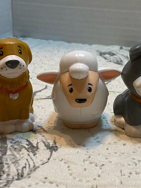 Fisher-Price Little People 2 dogs and 1 sheep